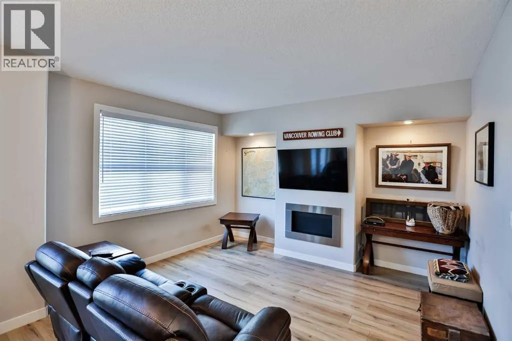2, 77 Aquitania Circle W