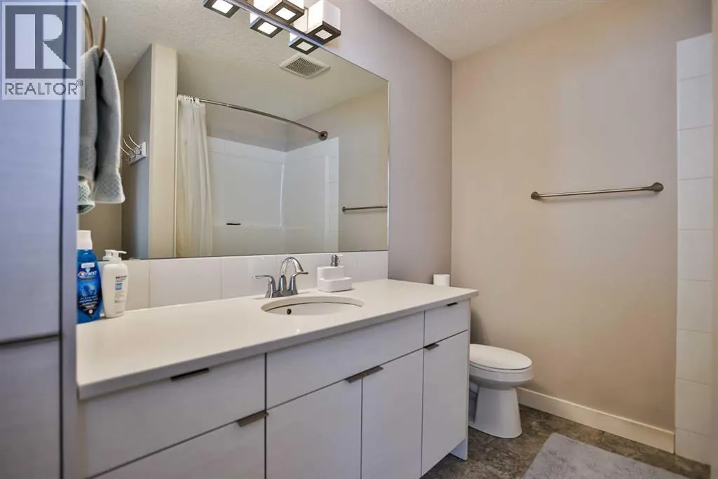 2, 77 Aquitania Circle W