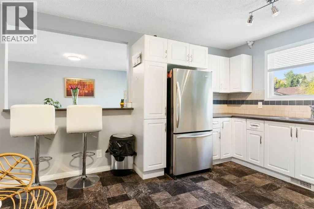 2, 524 First Street E