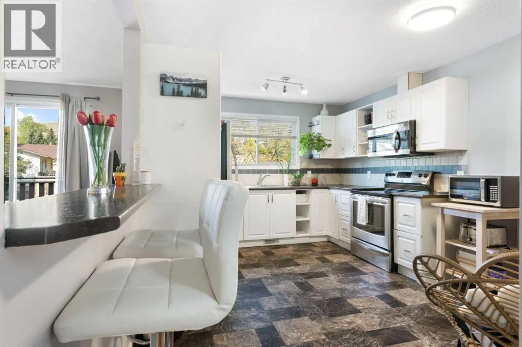 2, 524 First Street E