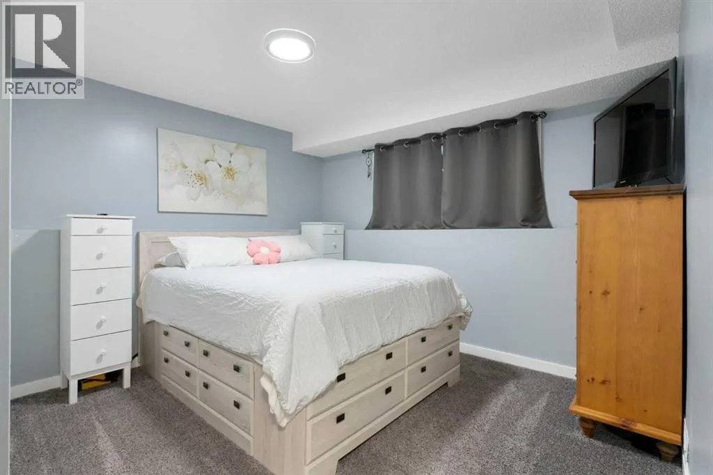 2, 524 First Street E