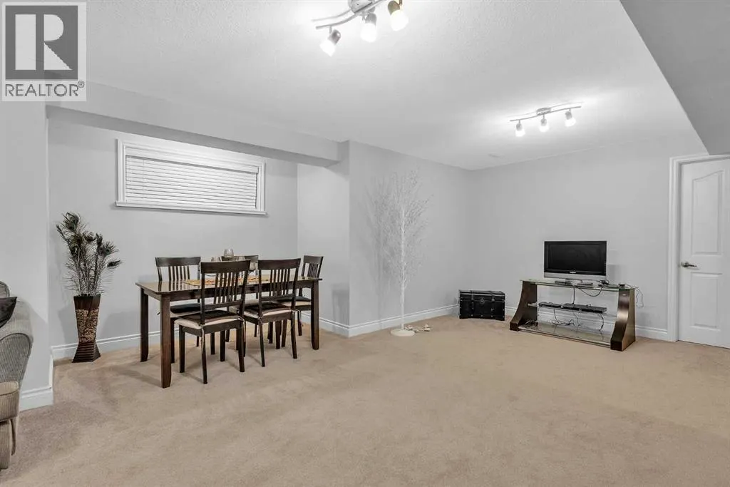 109 Royal Crest Terrace NW