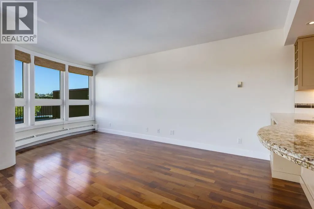 8704, 400 Eau Claire Avenue SW
