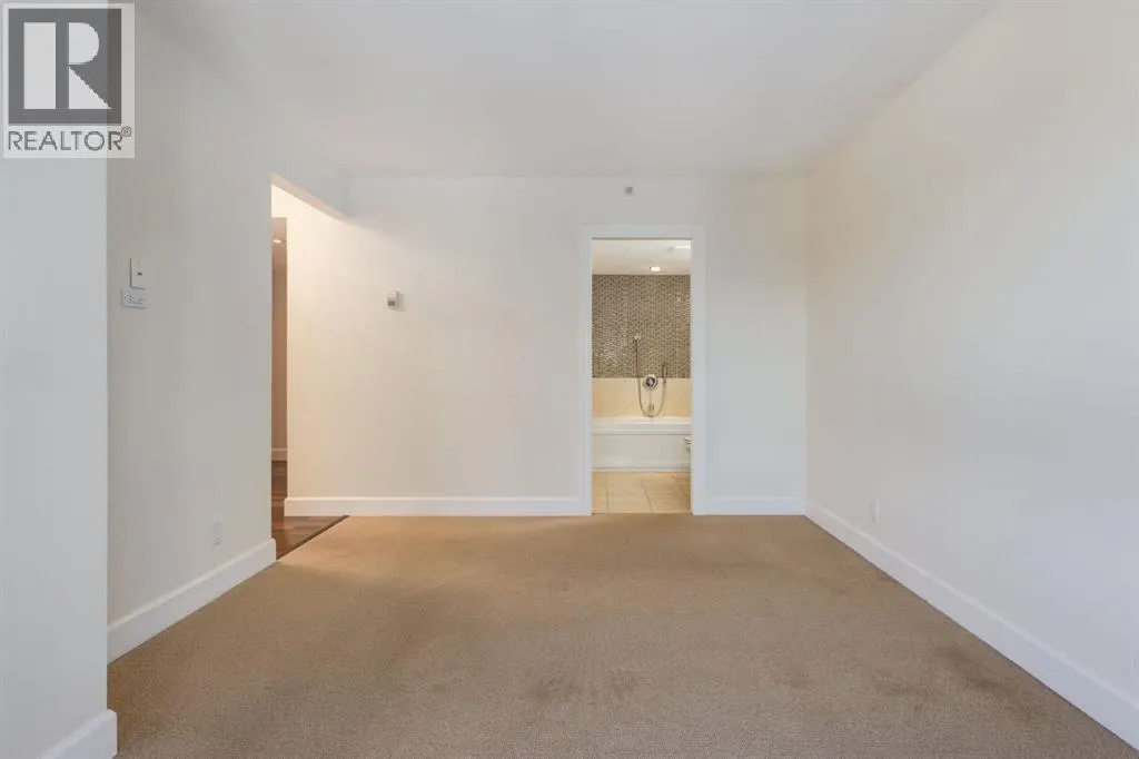 8704, 400 Eau Claire Avenue SW