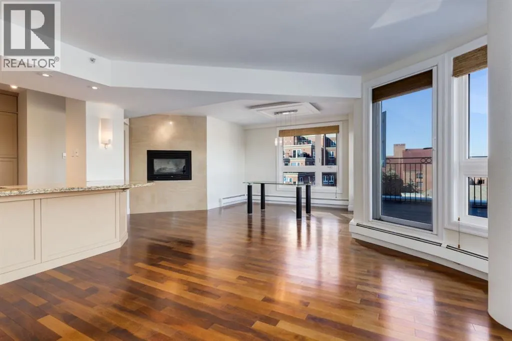 8704, 400 Eau Claire Avenue SW