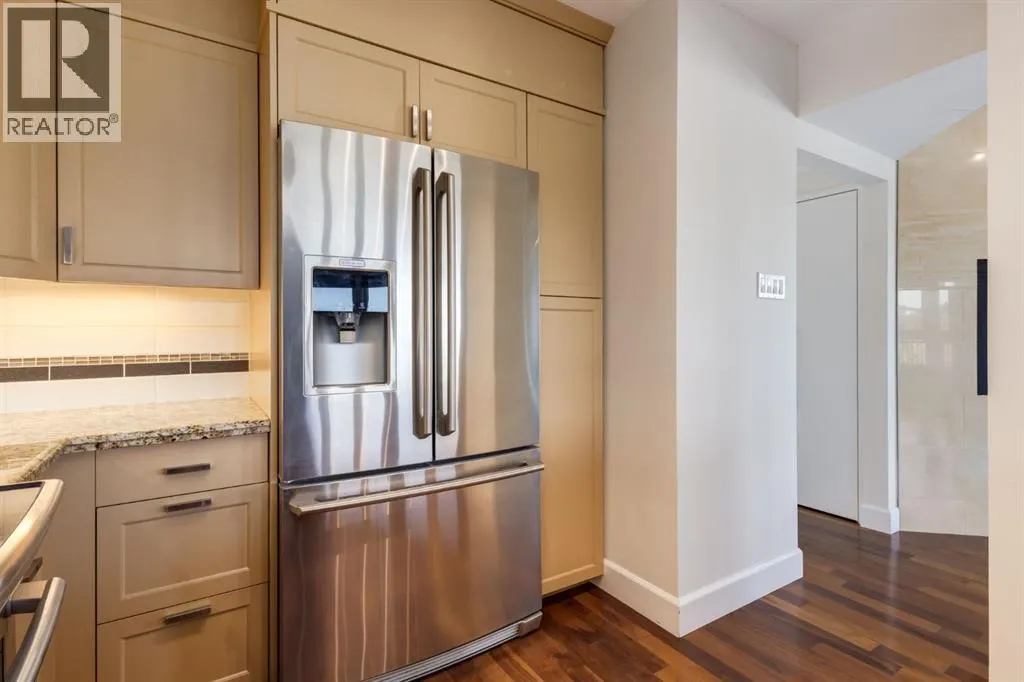 8704, 400 Eau Claire Avenue SW
