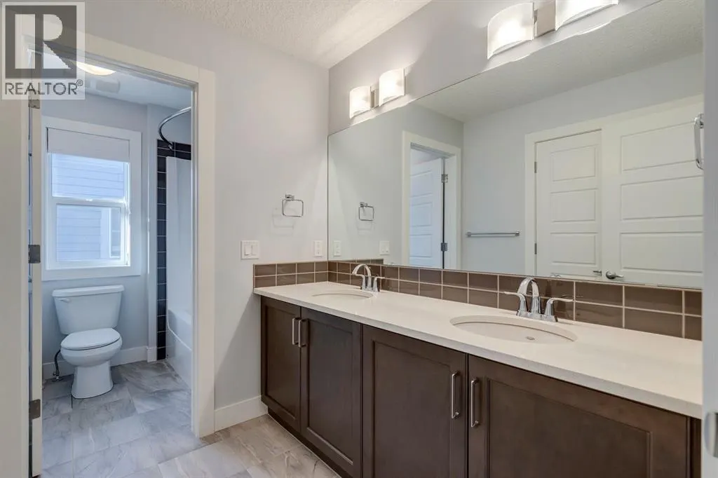 427 Canals Boulevard SW