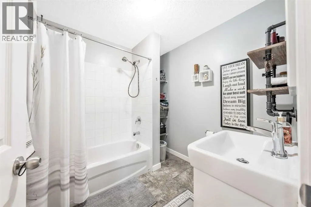 232 Whitlock Place NE