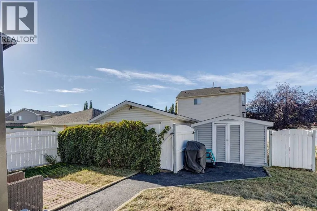 201 Citadel Forest Close NW