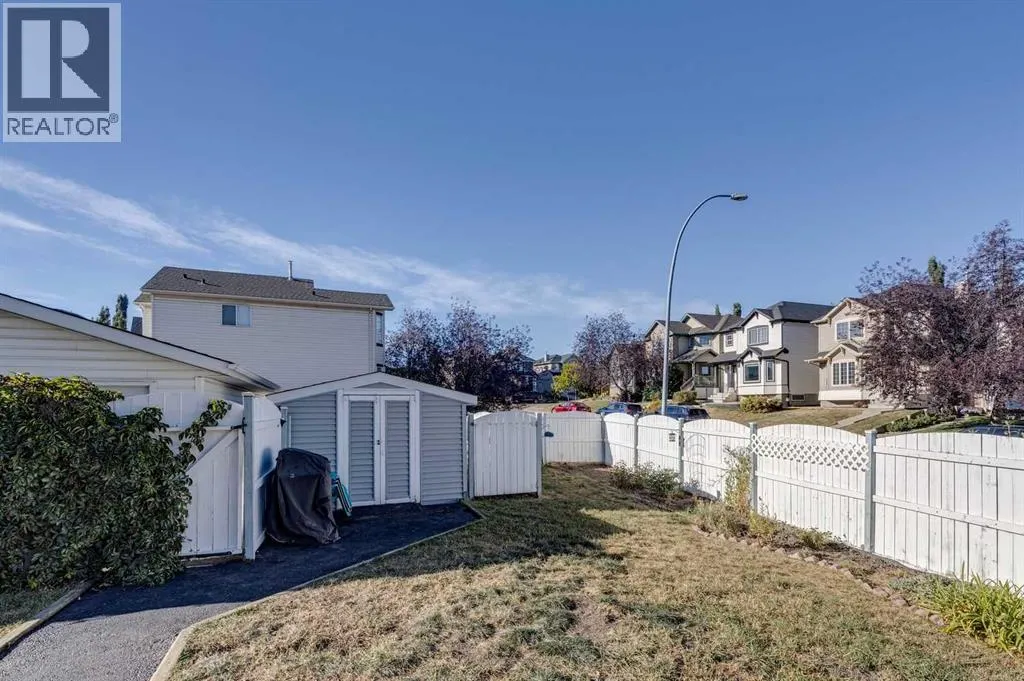 201 Citadel Forest Close NW