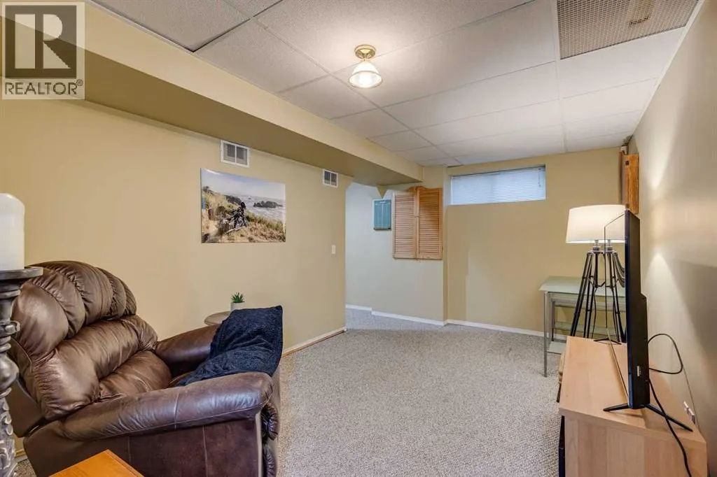 201 Citadel Forest Close NW