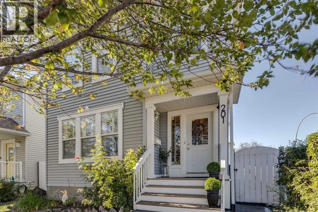 201 Citadel Forest Close NW