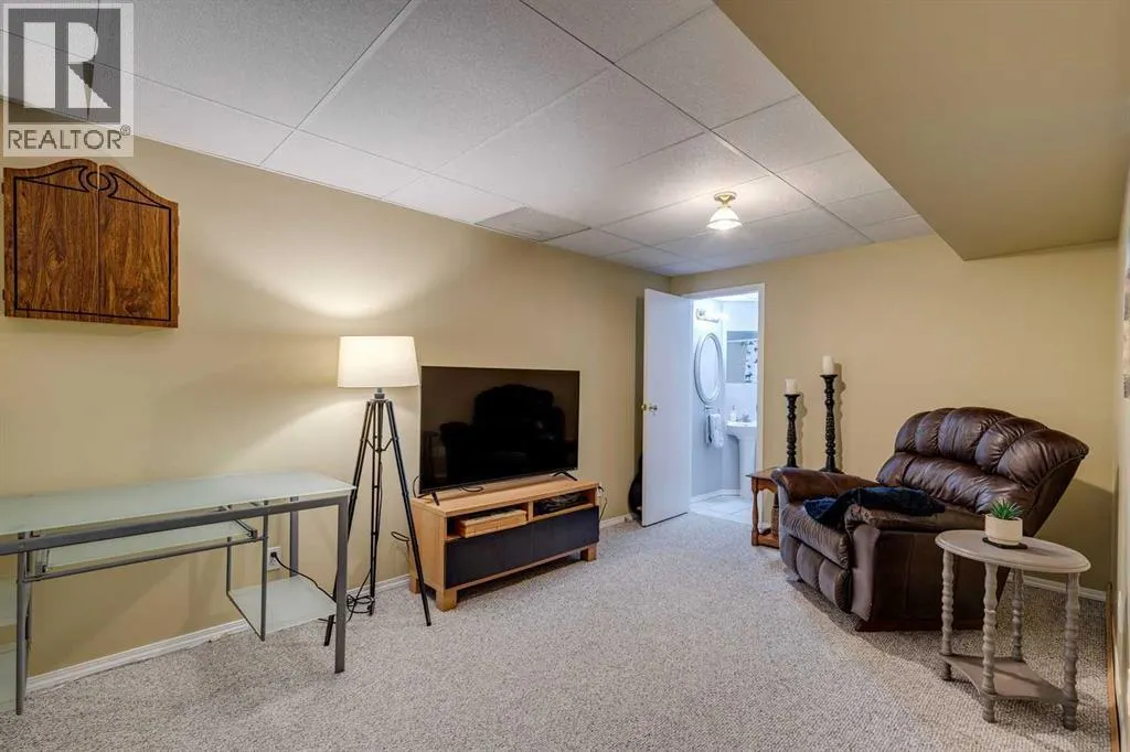 201 Citadel Forest Close NW