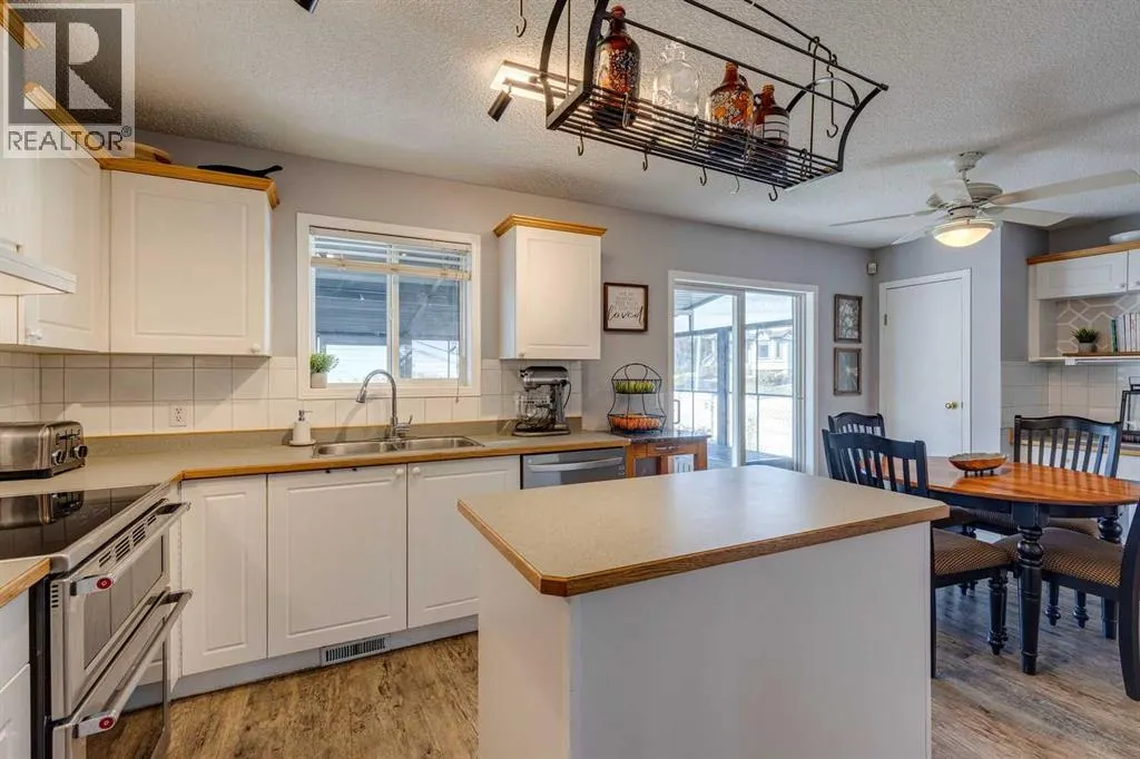 201 Citadel Forest Close NW