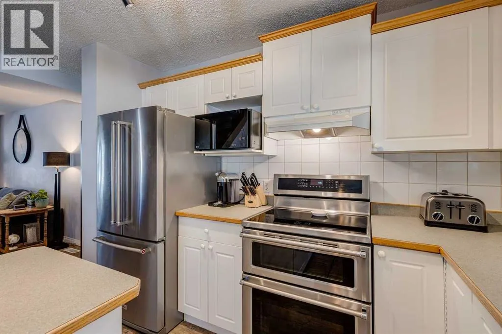 201 Citadel Forest Close NW