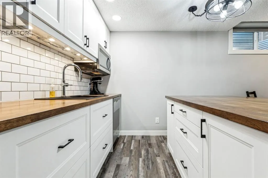 832 Chinook Gate Parade SW