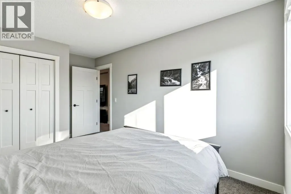 832 Chinook Gate Parade SW