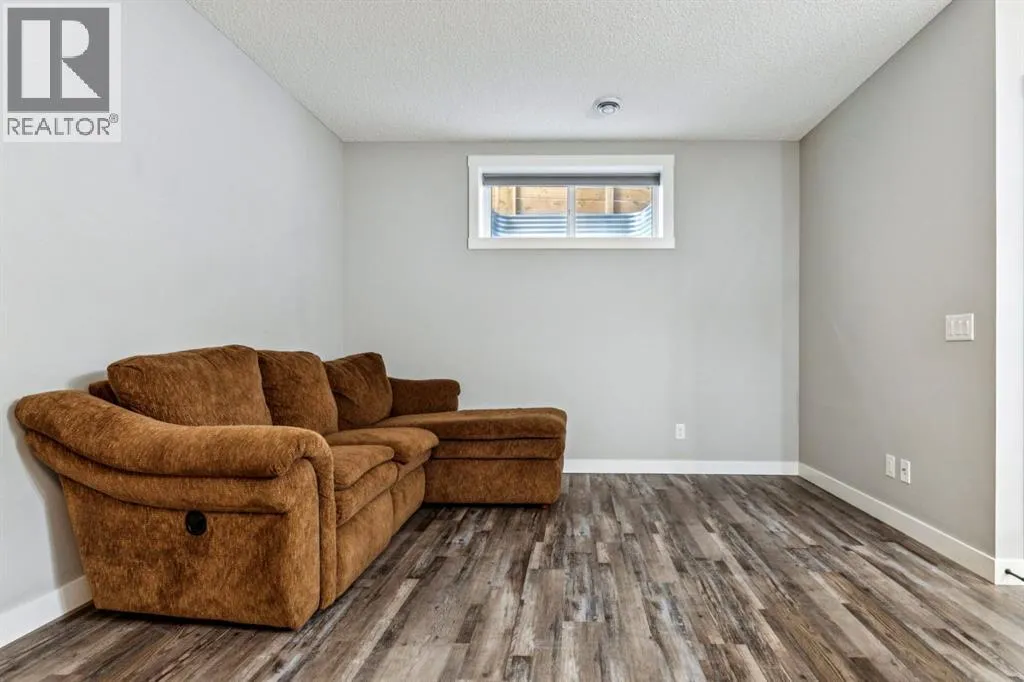 832 Chinook Gate Parade SW