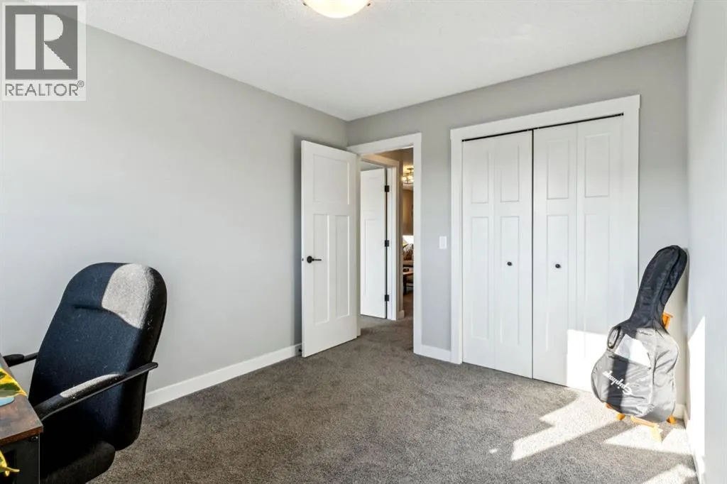 832 Chinook Gate Parade SW