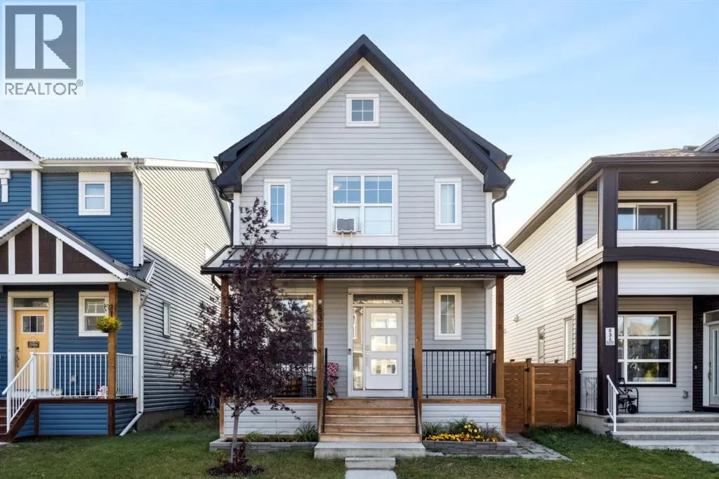 832 Chinook Gate Parade SW
