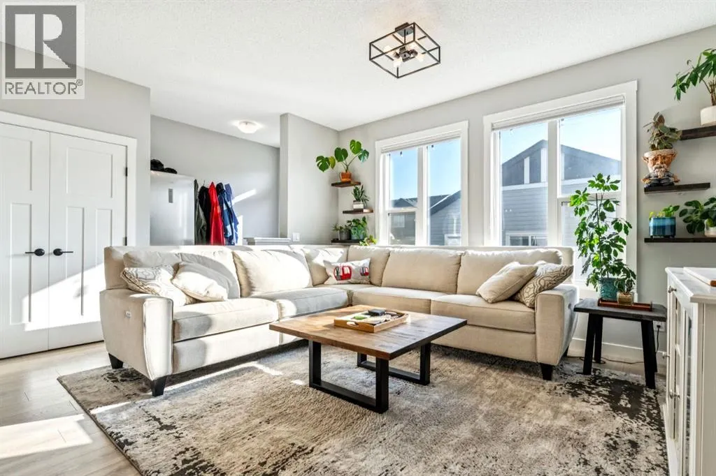 832 Chinook Gate Parade SW