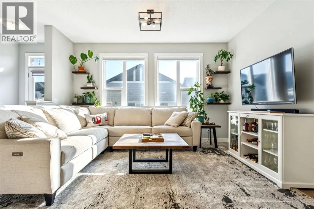 832 Chinook Gate Parade SW