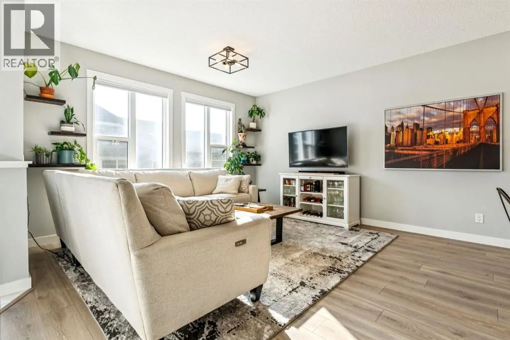 832 Chinook Gate Parade SW