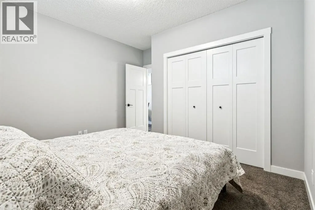 832 Chinook Gate Parade SW