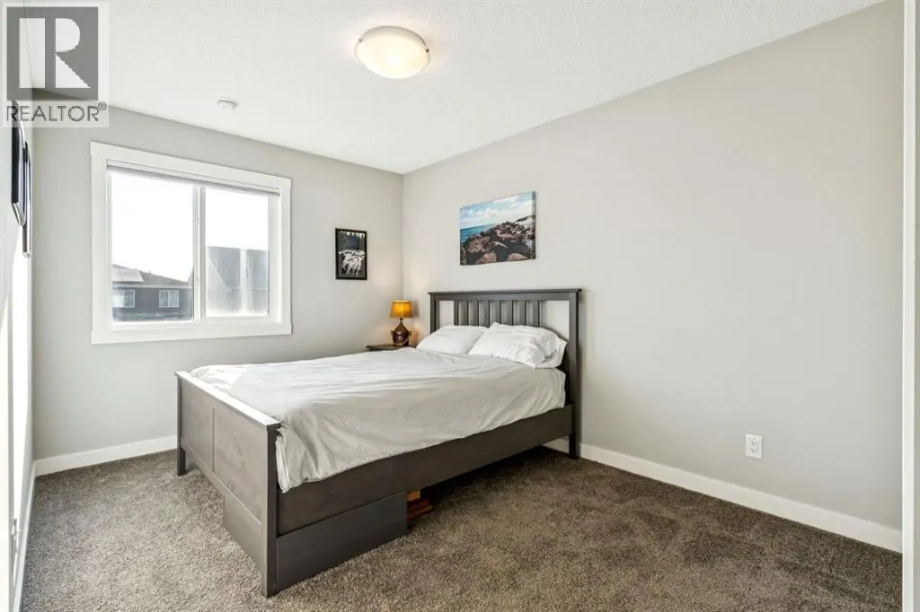 832 Chinook Gate Parade SW
