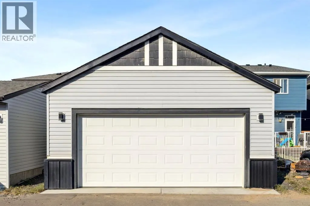 832 Chinook Gate Parade SW