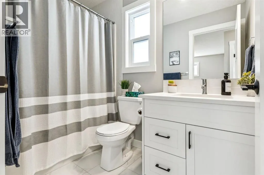 832 Chinook Gate Parade SW