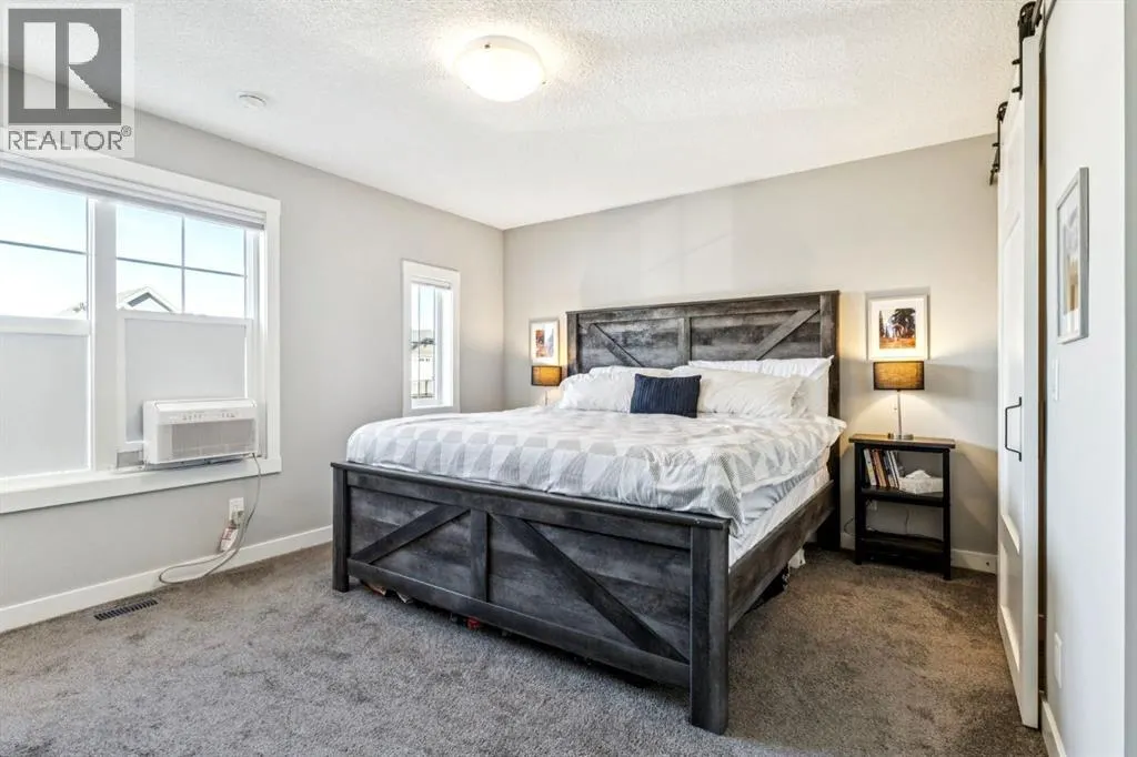 832 Chinook Gate Parade SW