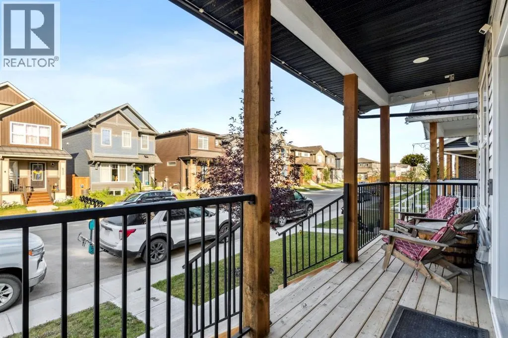 832 Chinook Gate Parade SW