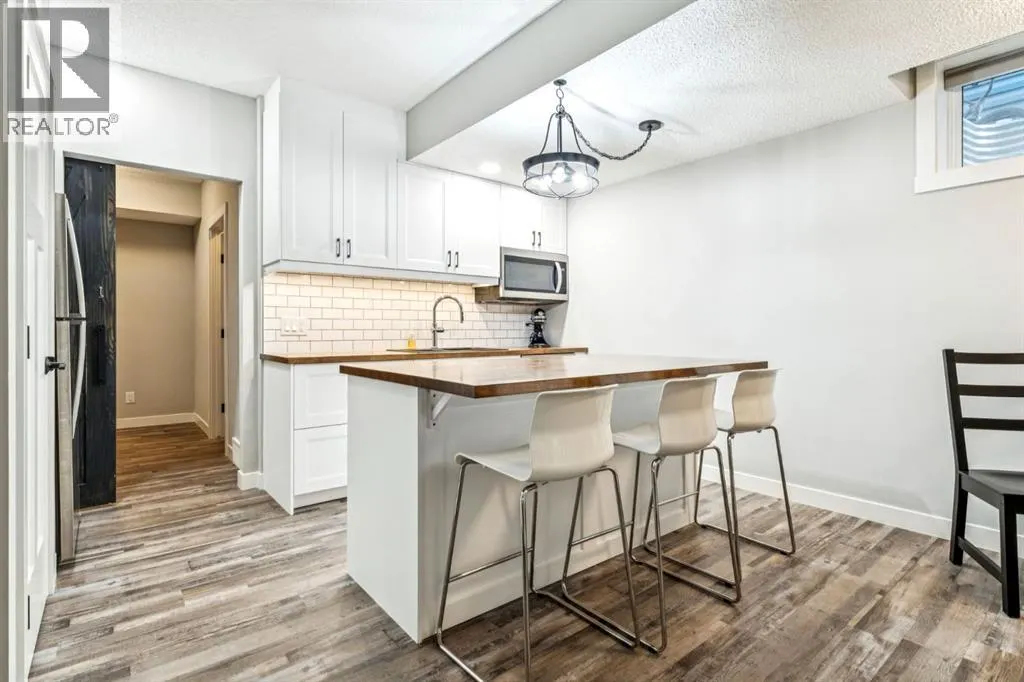 832 Chinook Gate Parade SW