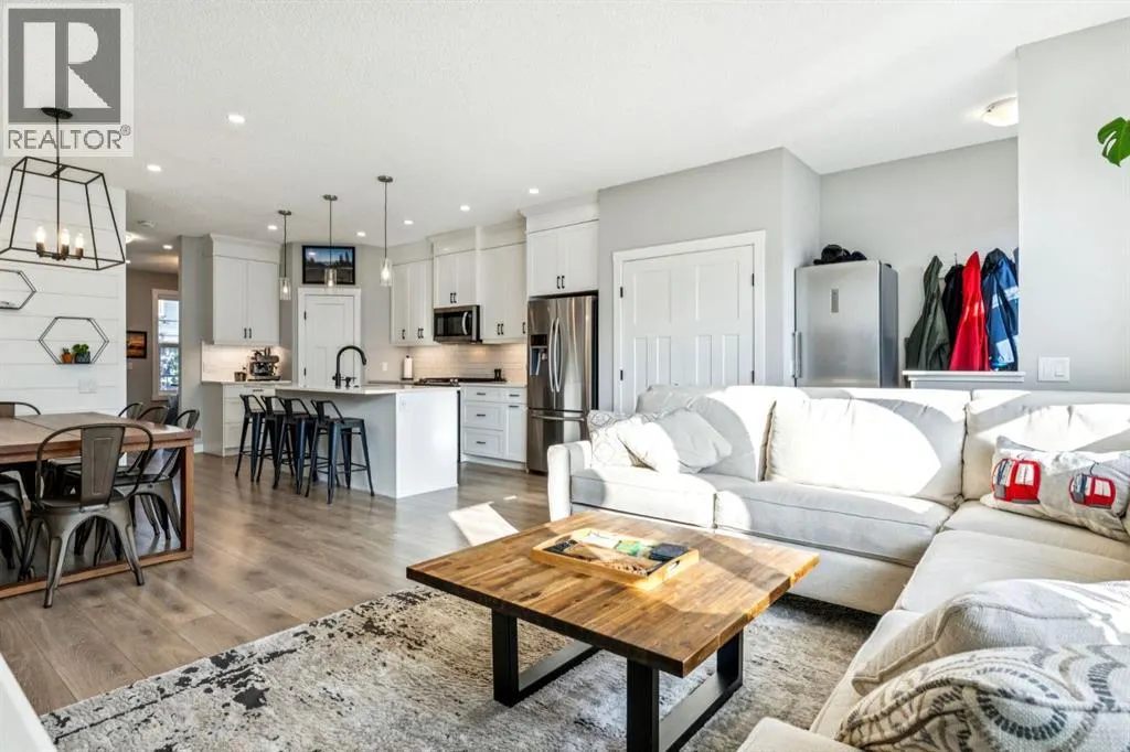 832 Chinook Gate Parade SW