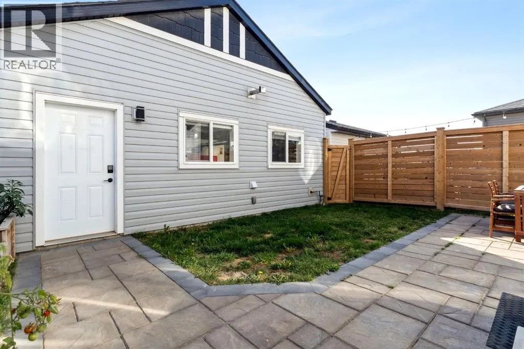 832 Chinook Gate Parade SW