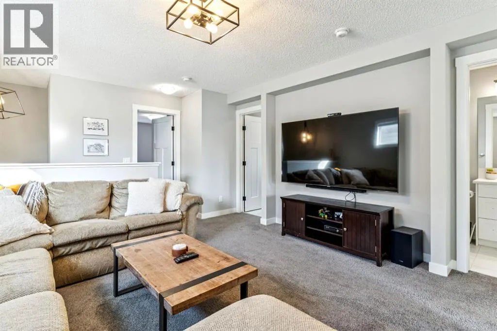 832 Chinook Gate Parade SW