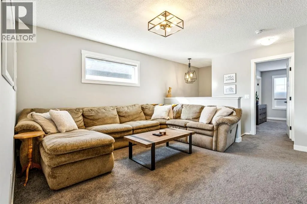 832 Chinook Gate Parade SW