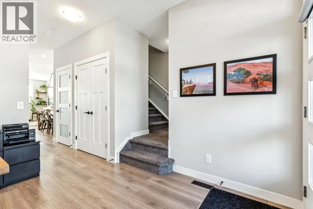 832 Chinook Gate Parade SW