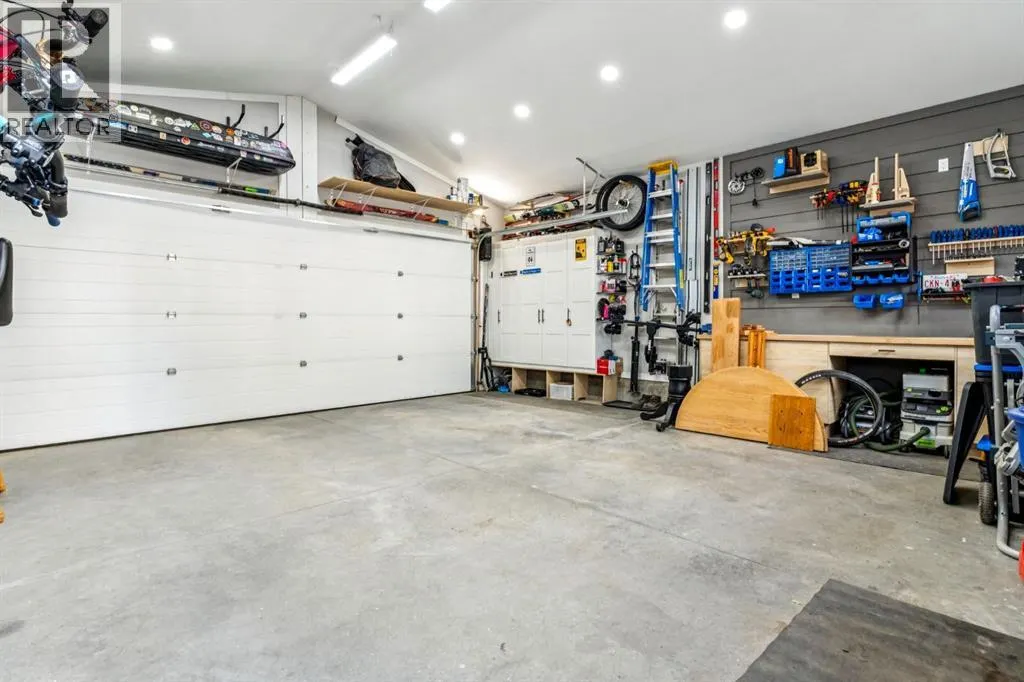 832 Chinook Gate Parade SW