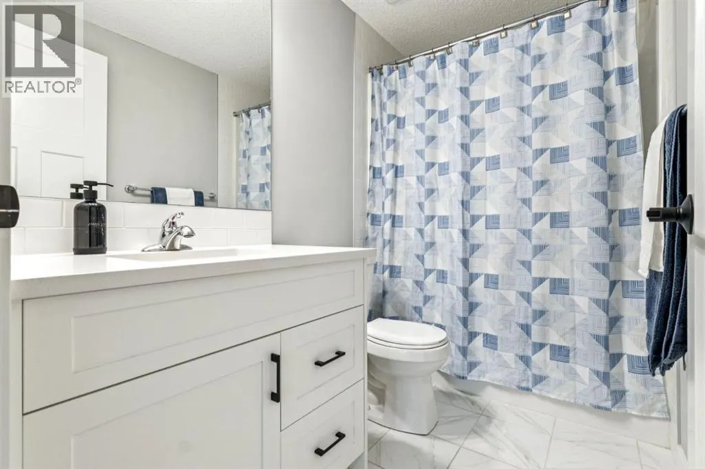 832 Chinook Gate Parade SW