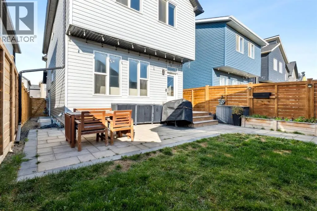 832 Chinook Gate Parade SW