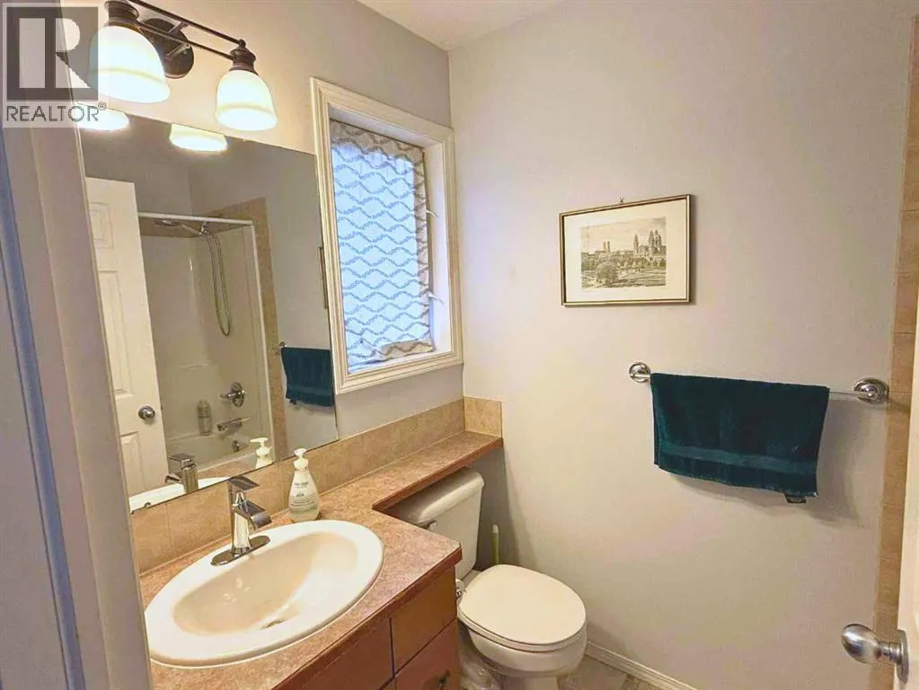 208 Silkstone Bay W