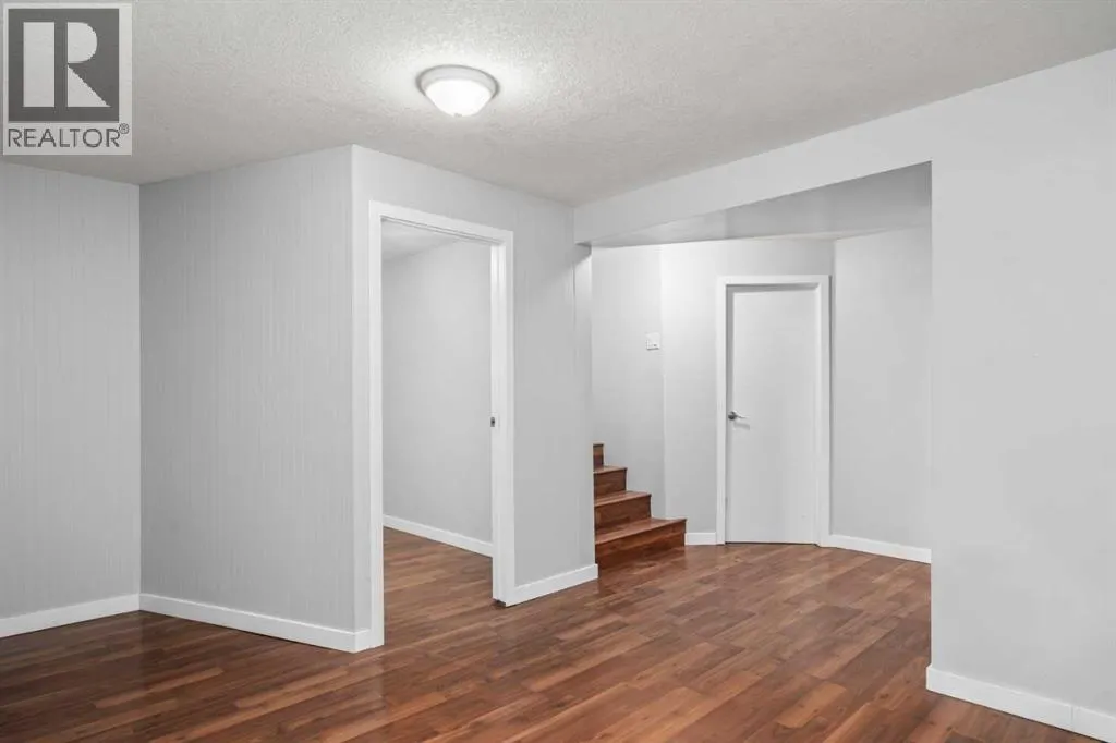 24 Riverside Crescent SE