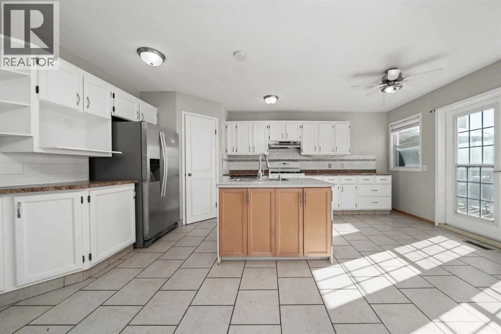 24 Riverside Crescent SE