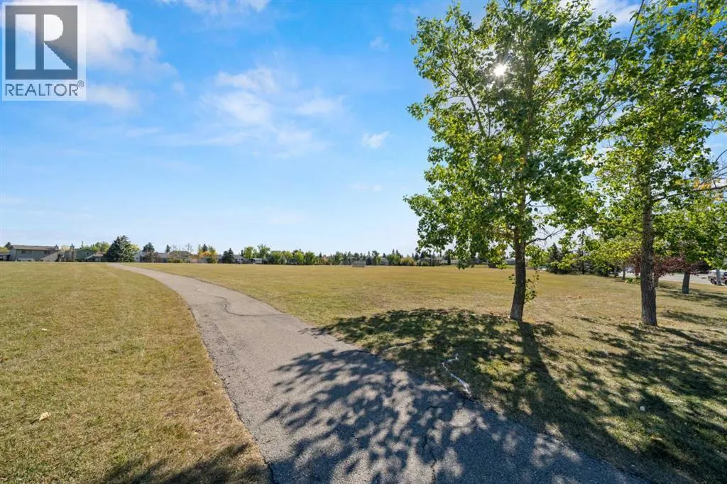 24 Riverside Crescent SE