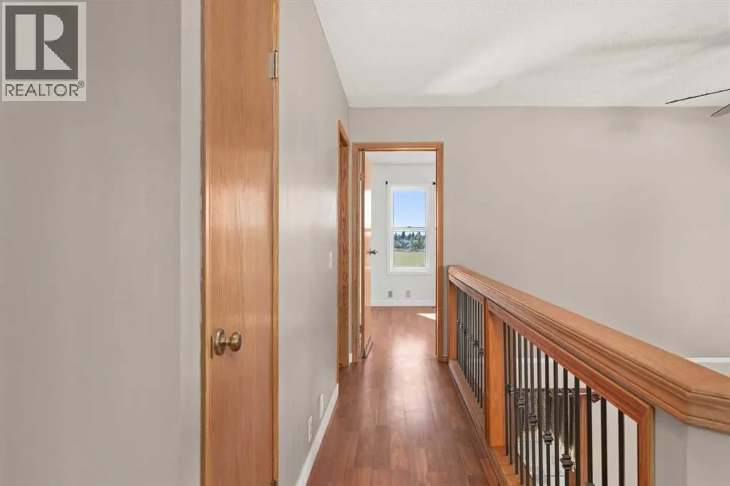 24 Riverside Crescent SE