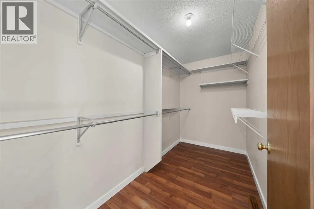 24 Riverside Crescent SE