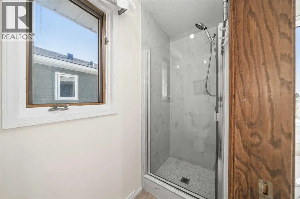 24 Riverside Crescent SE