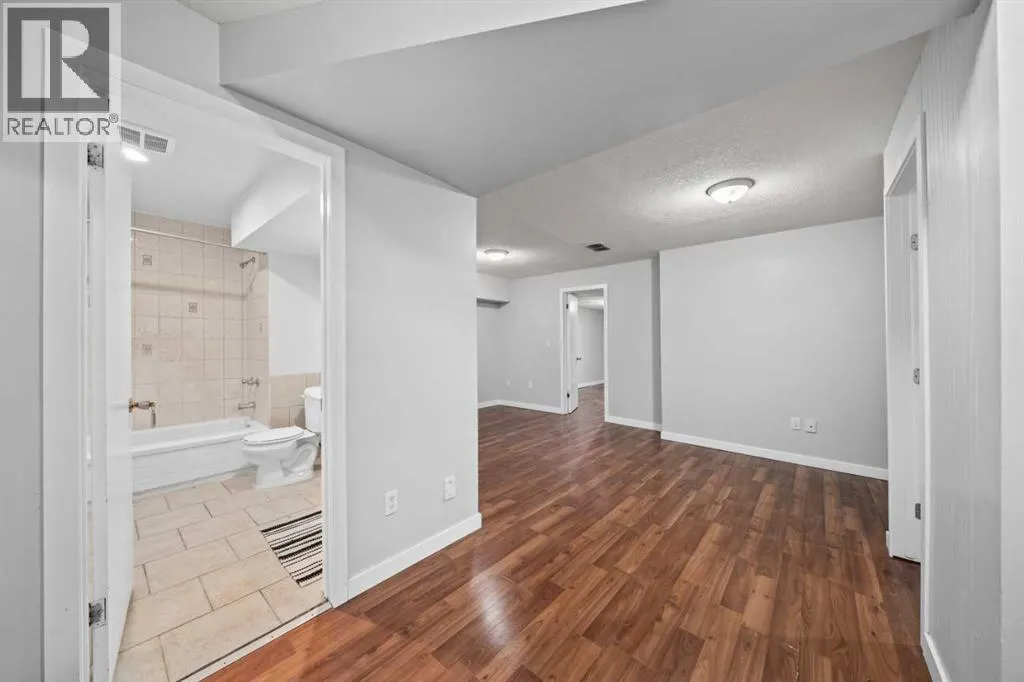 24 Riverside Crescent SE
